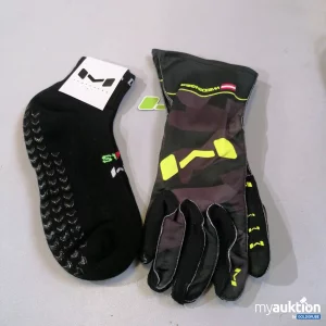 Auktion Moradness Handschuh und Socken 