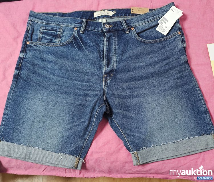 Artikel Nr. 362279: Kurze Jeans, neu mit Etikett